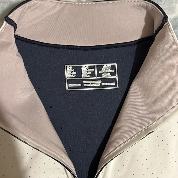 New Balance Running Jacket - Picture 3 of 4